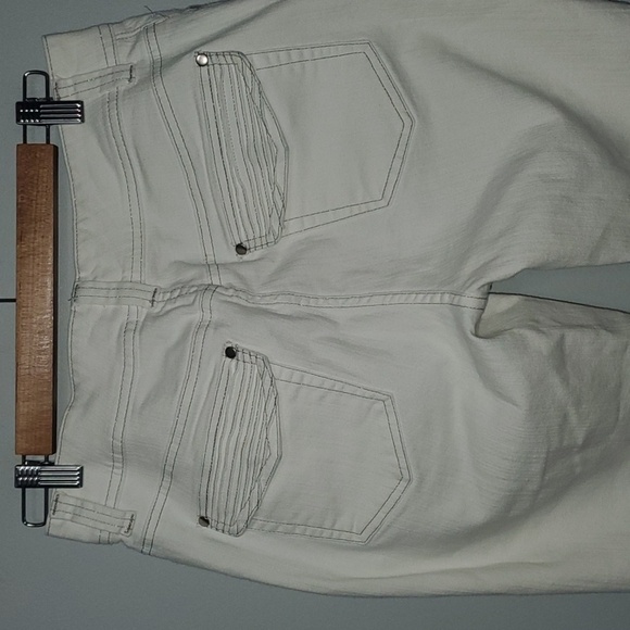 Chico's White Platinum Jeans Womens Size 10 Chicos 1.5 White Denim Capri - Picture 7 of 11